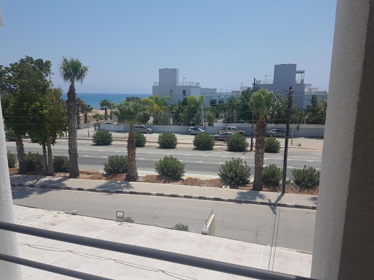 La Veranda Sea View Apartments ลาร์นาคา ภายนอก รูปภาพ