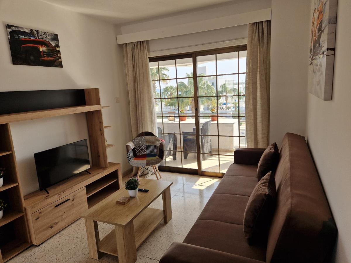 La Veranda Sea View Apartments ลาร์นาคา ภายนอก รูปภาพ